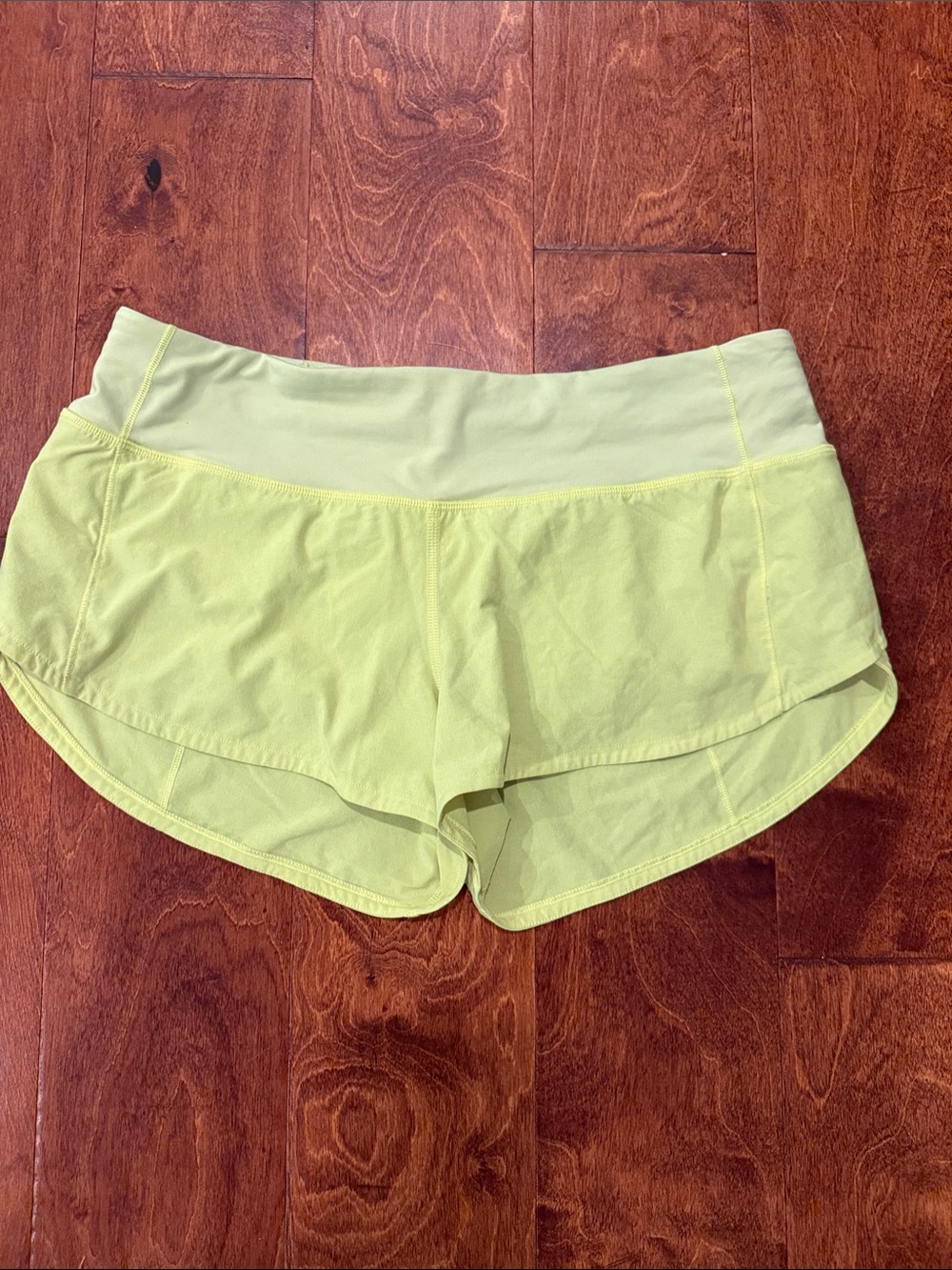 lululemon speed up 2.5” Lime Yellow Athletic Shorts size 6